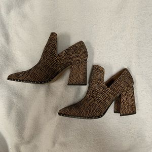 Gianni Bini leopard booties
